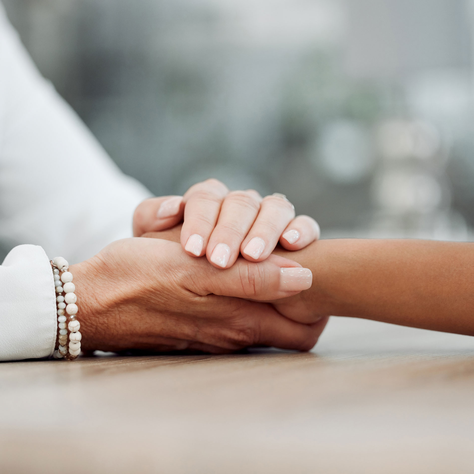 HandHolding215k.jpg